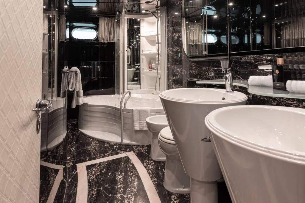 Hotel na wodzie Super Yacht Located In Puerto Banus *