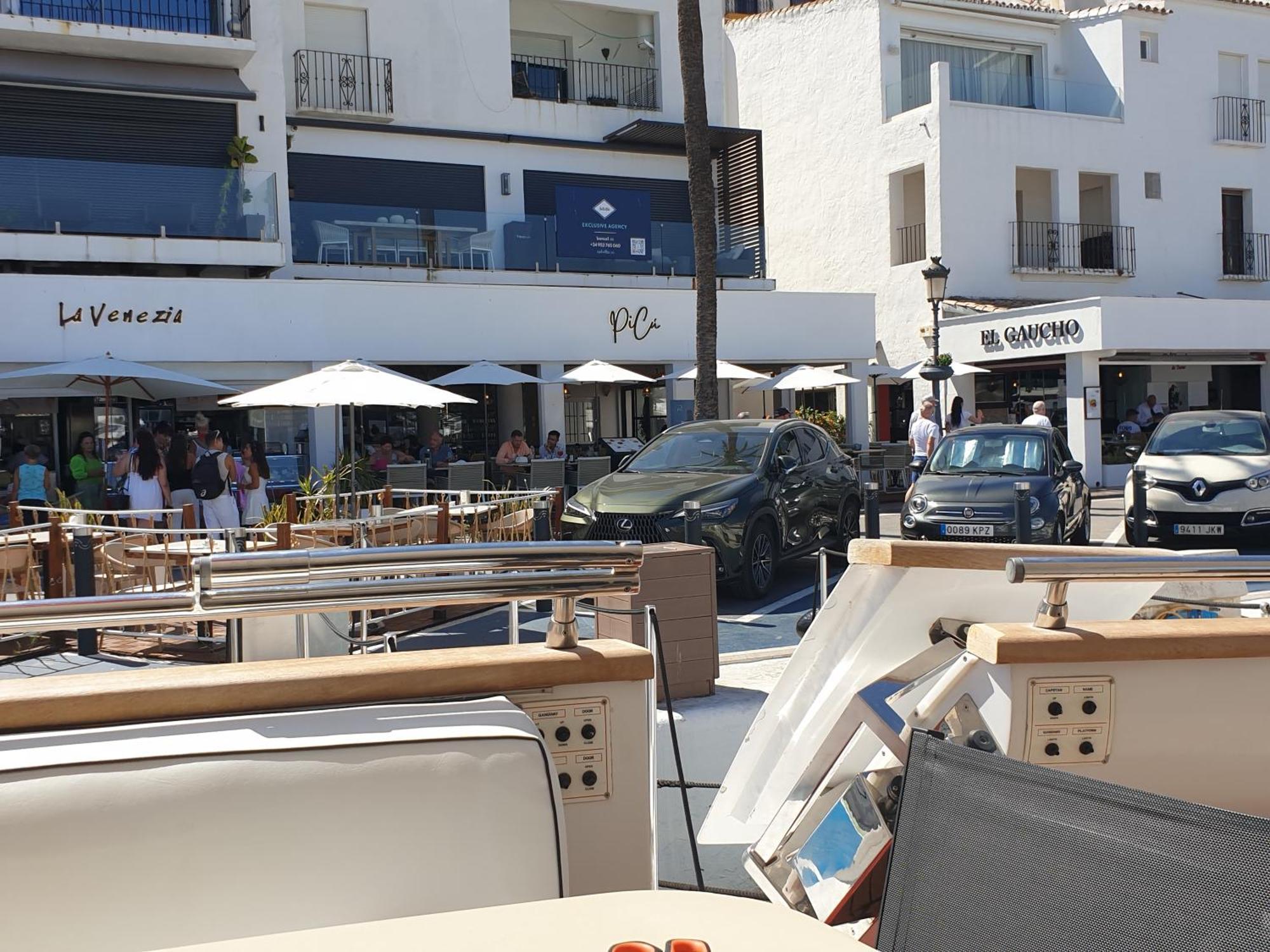 Hotel na wodzie Super Yacht Located In Puerto Banus Marbella