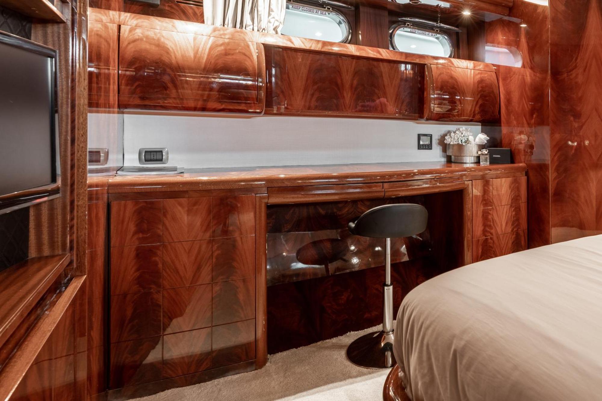 Super Yacht Located In Puerto Banus Hotel na wodzie *