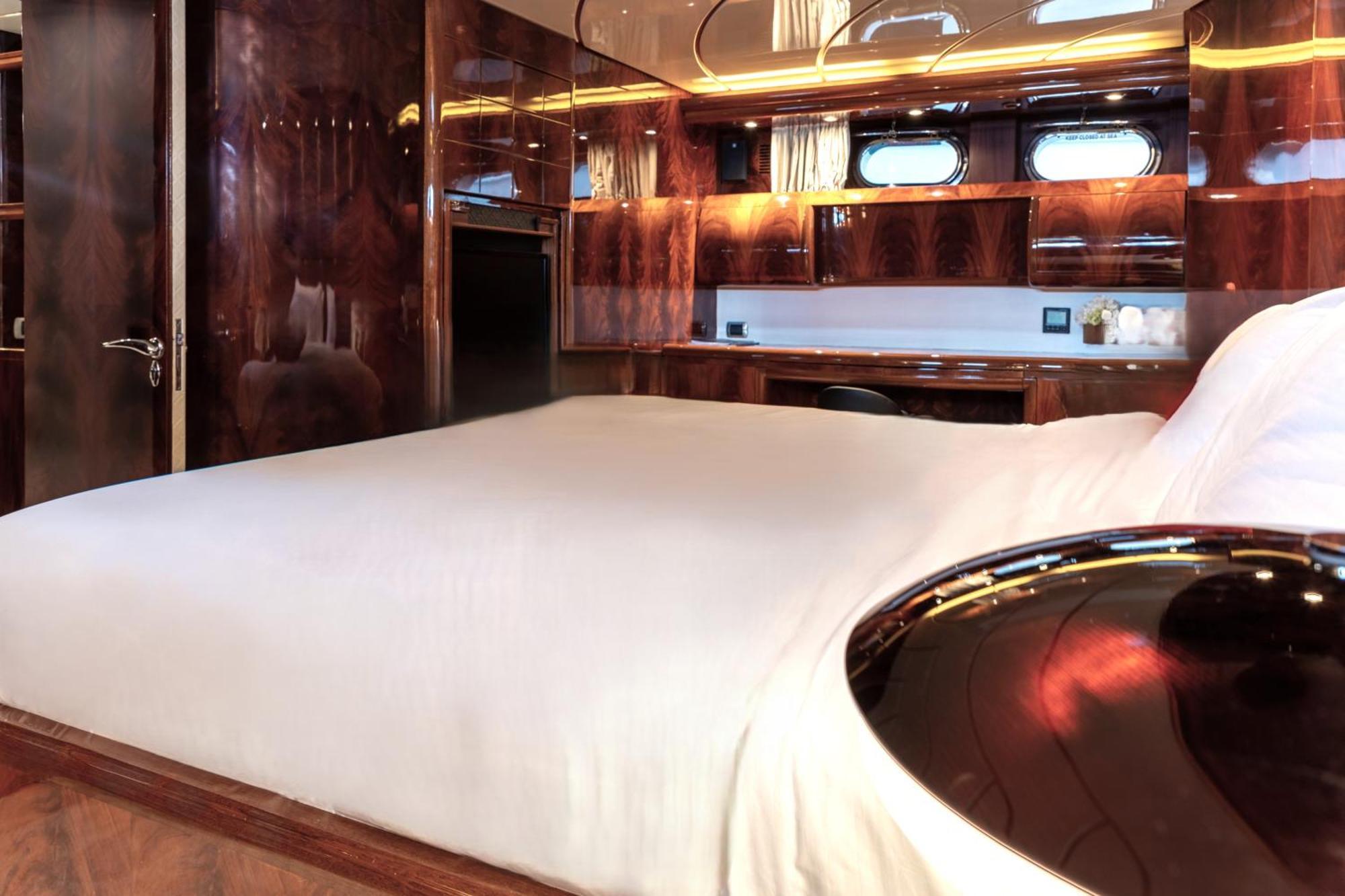 Super Yacht Located In Puerto Banus Hotel na wodzie *